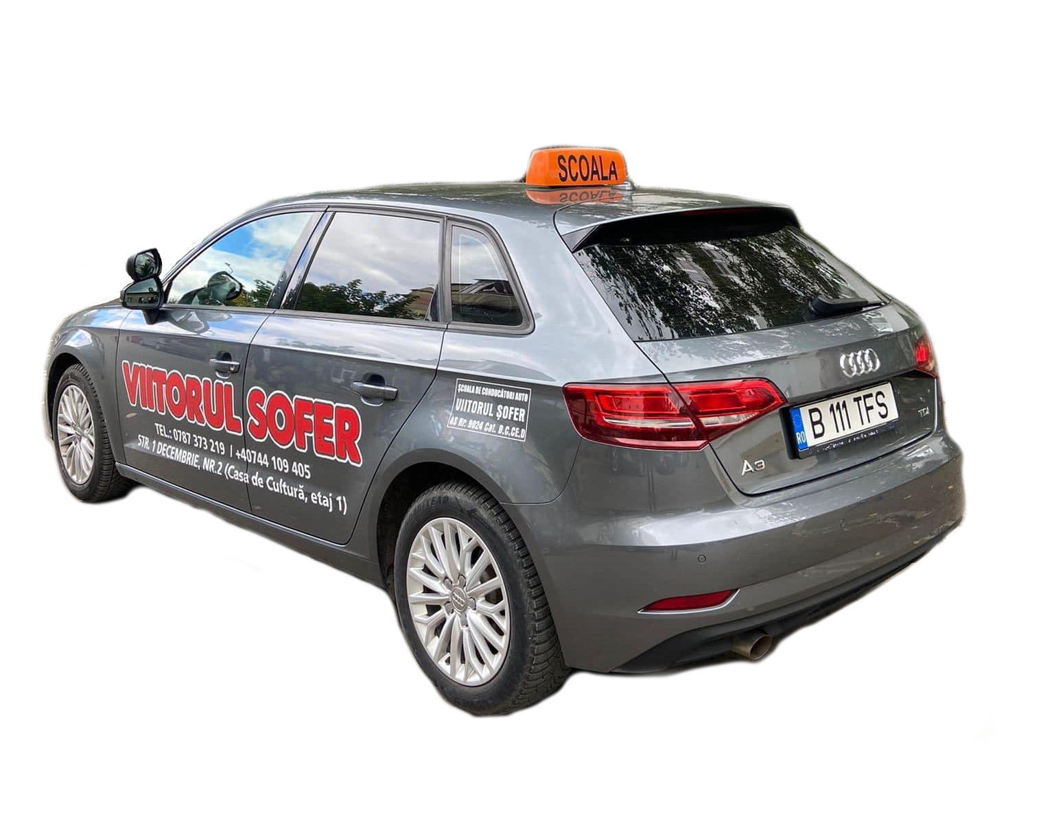 Masina Audi scoala